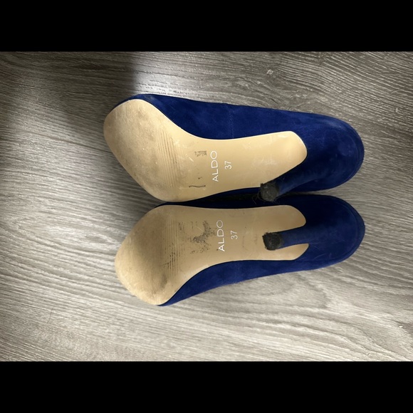 MAJOR SALE: Aldo Heels Blue Suede - Picture 4 of 4
